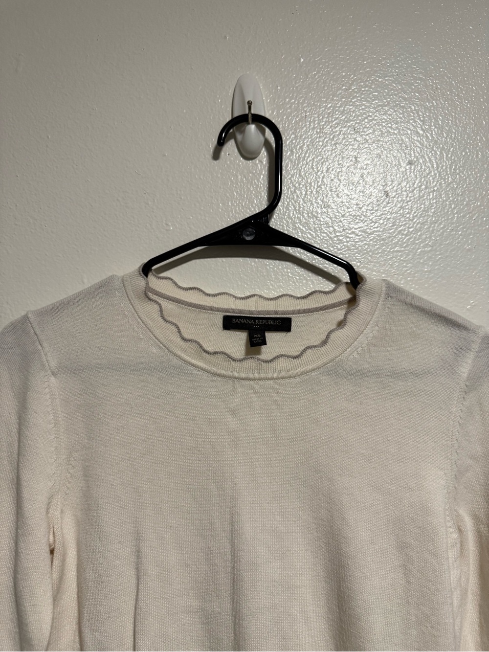 Banana Republic Cream Sweater - Picture 4 of 7